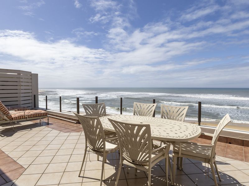 Magnificent Beachfront Penthouse with Breathtaking Sea Views for Sale in Port Afred - Photo 2