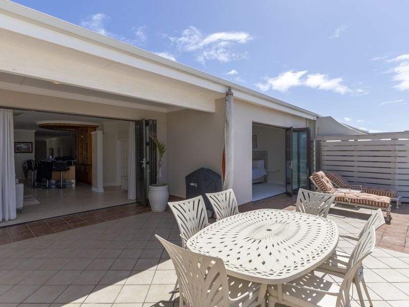 Magnificent Beachfront Penthouse with Breathtaking Sea Views for Sale in Port Afred - Photo 8