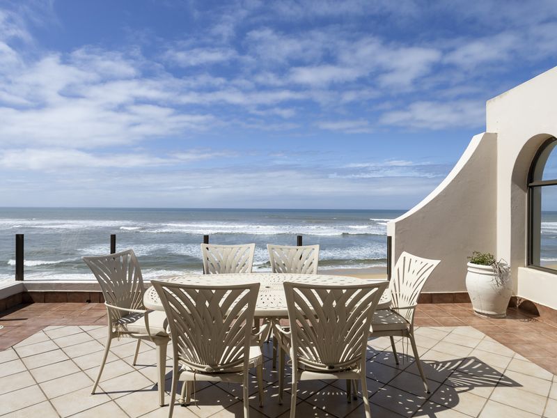 Magnificent Beachfront Penthouse with Breathtaking Sea Views for Sale in Port Afred - Photo 3