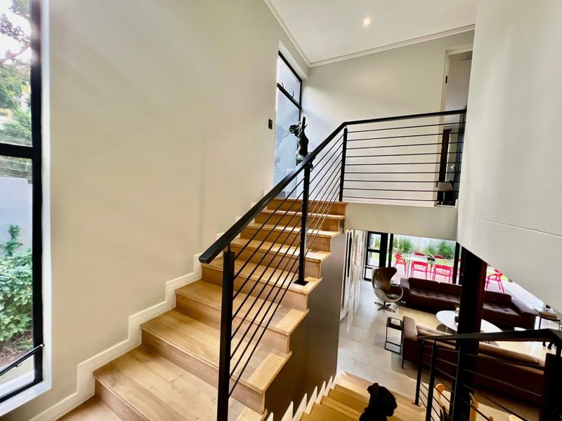 Sophisticated Double Story Corner Stand in a Prestigious Waterkloof Heights Estate. - Photo 10