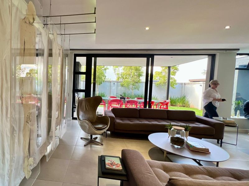 Sophisticated Double Story Corner Stand in a Prestigious Waterkloof Heights Estate. - Photo 9