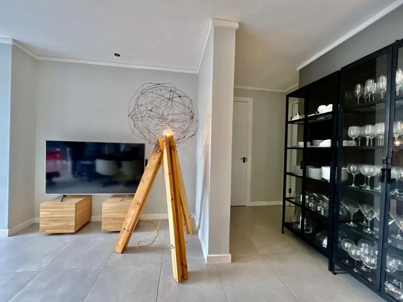 Sophisticated Double Story Corner Stand in a Prestigious Waterkloof Heights Estate. - Photo 8