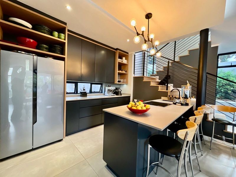 Sophisticated Double Story Corner Stand in a Prestigious Waterkloof Heights Estate. - Photo 7