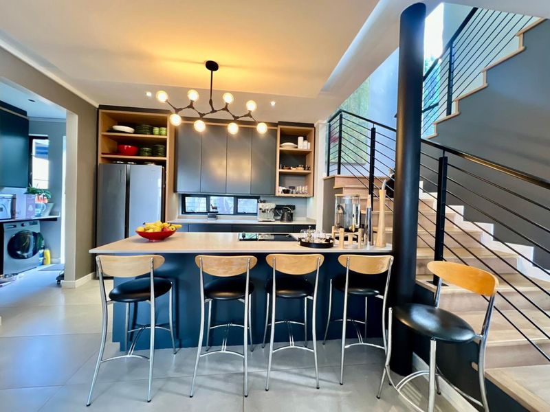 Sophisticated Double Story Corner Stand in a Prestigious Waterkloof Heights Estate. - Photo 6