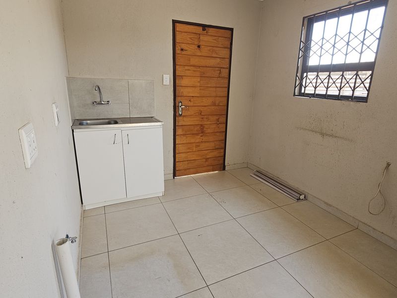 Brand-New 3-Bedroom Home – Modern and Convenient Living - Photo 4