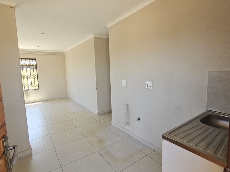 Brand-New 3-Bedroom Home – Modern and Convenient Living - Photo 5