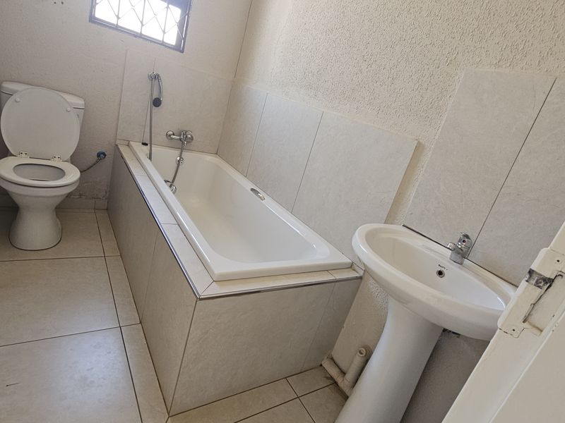 Brand-New 3-Bedroom Home – Modern and Convenient Living - Photo 8