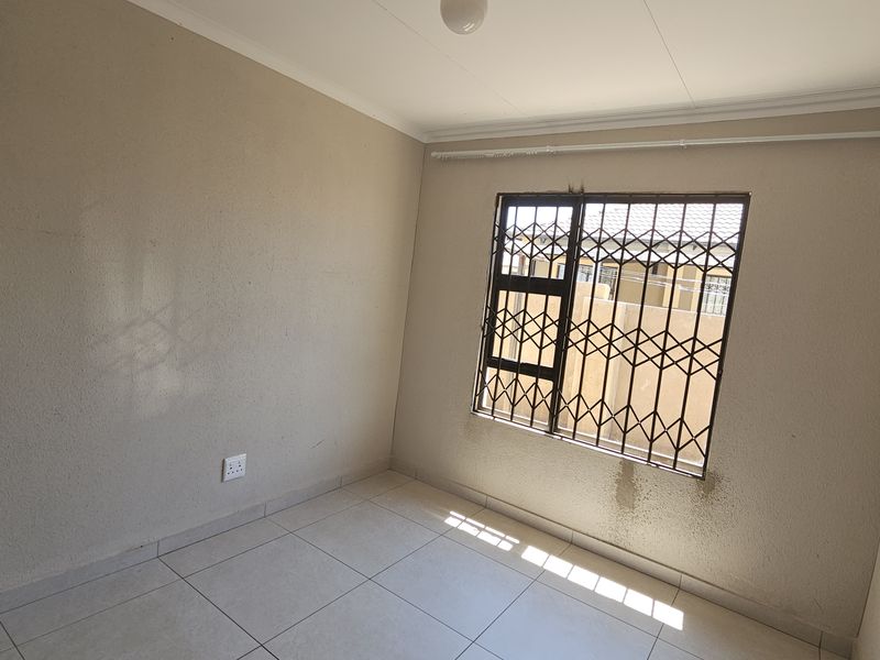Brand-New 3-Bedroom Home – Modern and Convenient Living - Photo 7