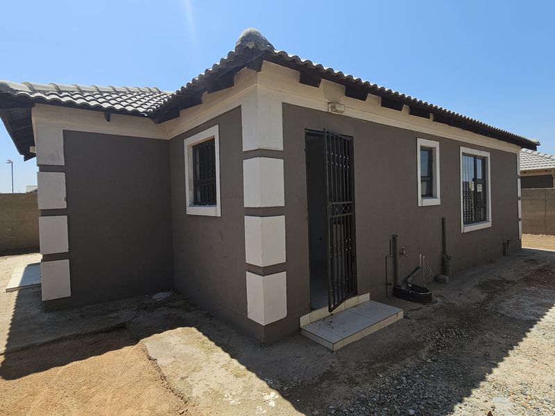 Brand-New 3-Bedroom Home – Modern and Convenient Living - Photo 2