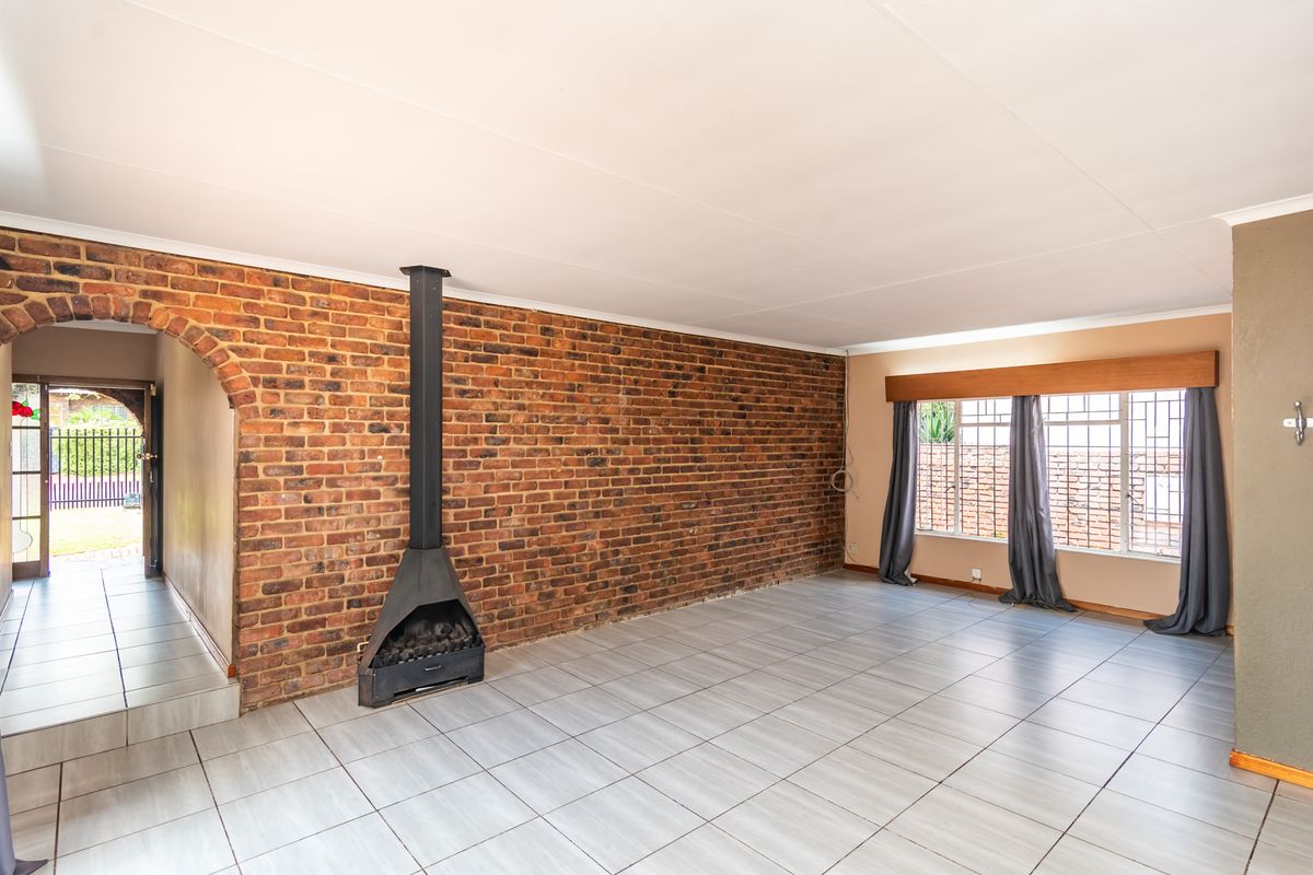 4 Bed House For Sale in Garsfontein | MyProperty Africa