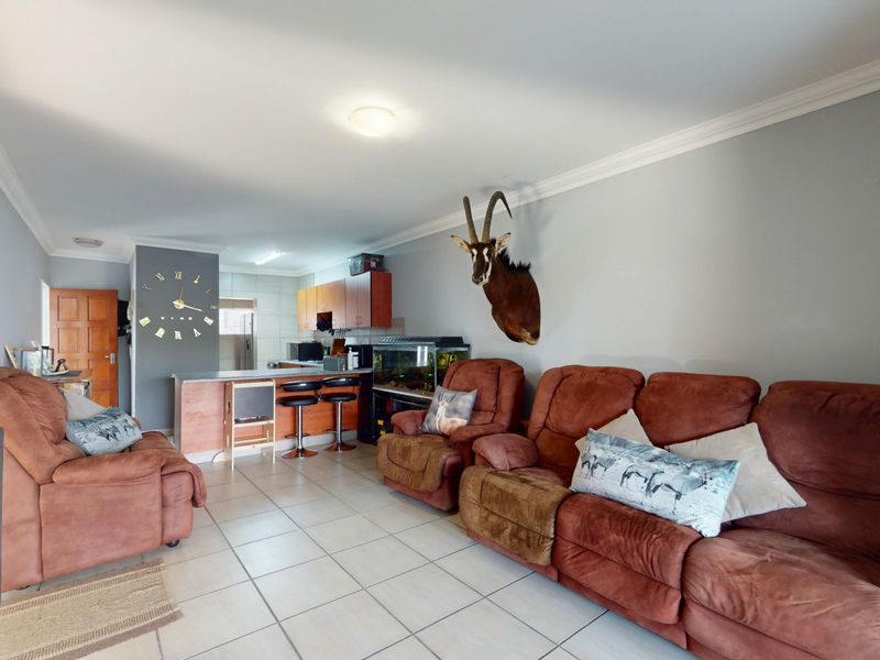 Pet friendly townhouse for sale in Jansen Park - Photo 4