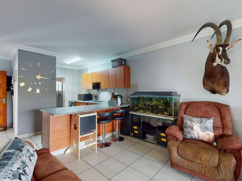 Pet friendly townhouse for sale in Jansen Park - Photo 5