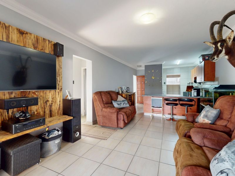 Pet friendly townhouse for sale in Jansen Park - Photo 3