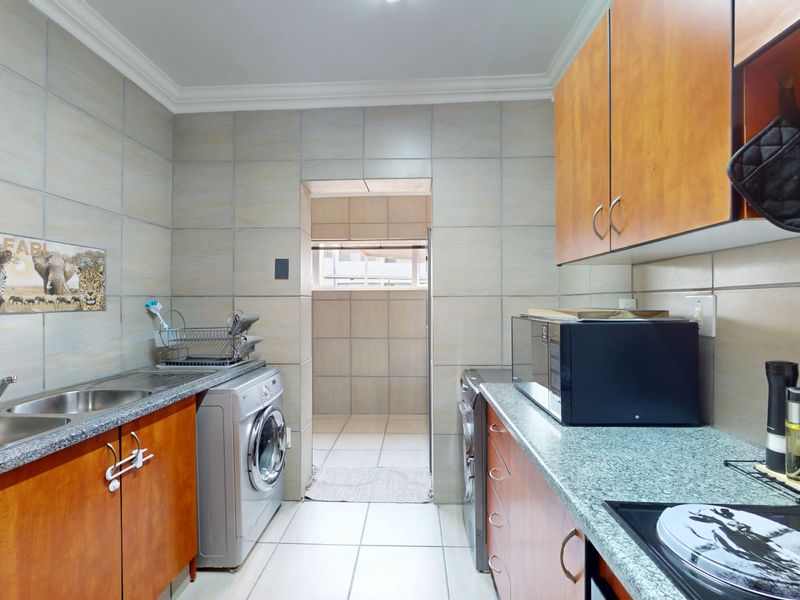 Pet friendly townhouse for sale in Jansen Park - Photo 9