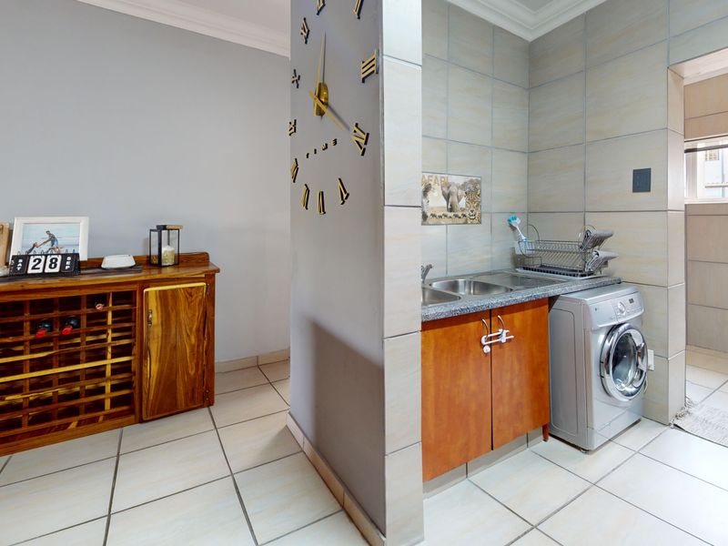 Pet friendly townhouse for sale in Jansen Park - Photo 7
