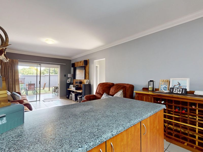 Pet friendly townhouse for sale in Jansen Park - Photo 6