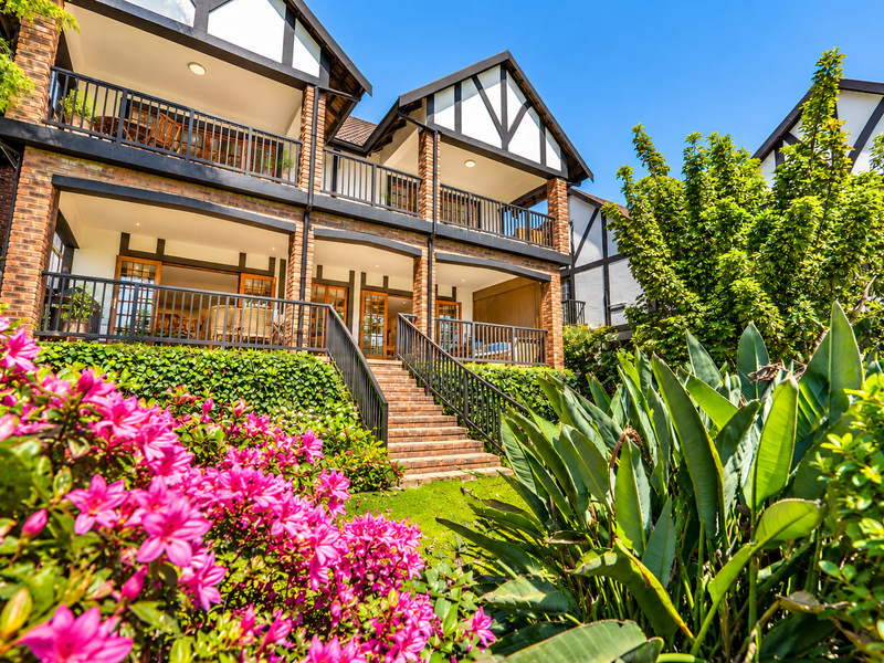 Stunner Home with Golf Course Views - Photo 3