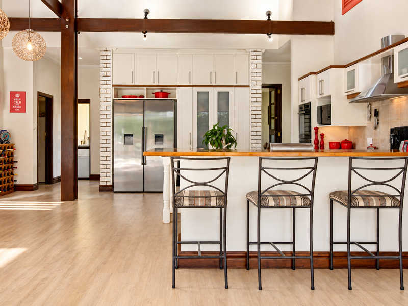 Expansive Single Storey Living with Cottage - Photo 10