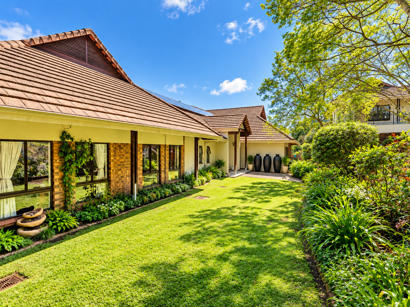 Expansive Single Storey Living with Cottage - Photo 8