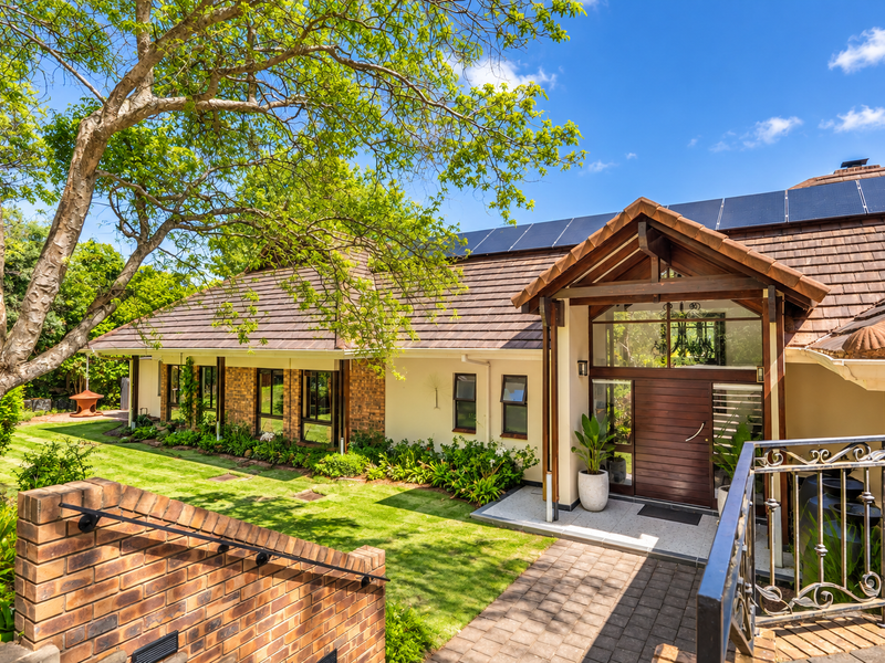 Expansive Single Storey Living with Cottage - Photo 6