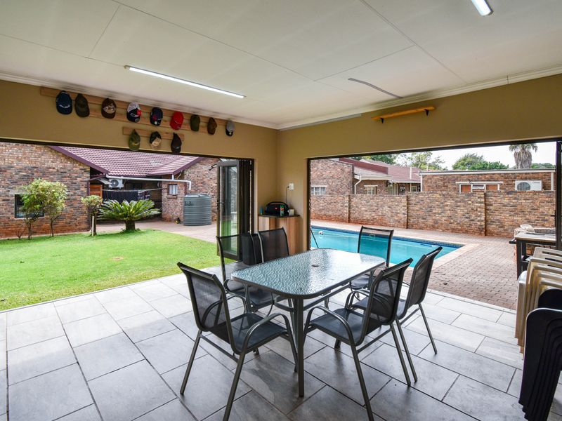 Stylishly Renovated Family Home with Exceptional Entertaining Appeal - Photo 3