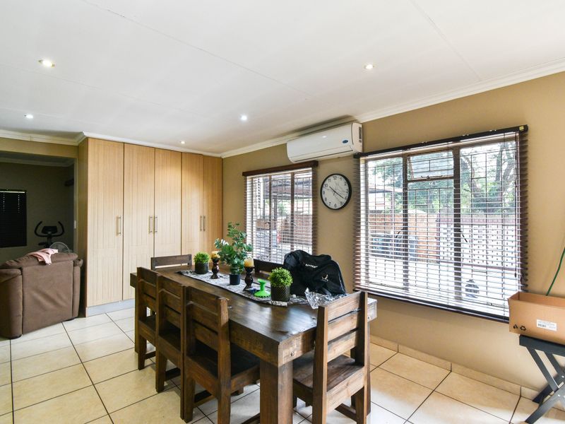 Stylishly Renovated Family Home with Exceptional Entertaining Appeal - Photo 10