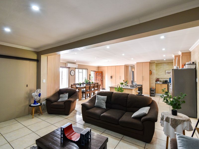 Stylishly Renovated Family Home with Exceptional Entertaining Appeal - Photo 9