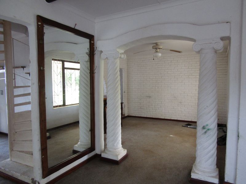Renovation Special!! - Photo 3