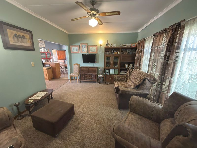 A Touws River Gem – Family Home, Flatlet, Pool, Built-in Braai & Extra Plot! - Photo 5