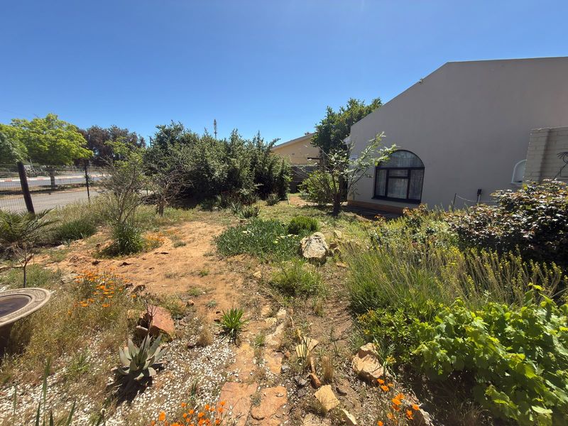 A Touws River Gem – Family Home, Flatlet, Pool, Built-in Braai & Extra Plot! - Photo 2