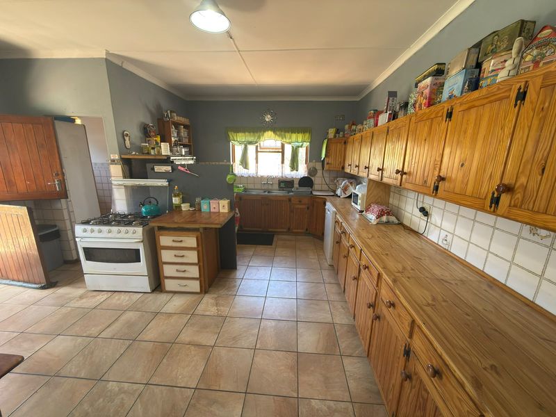 A Touws River Gem – Family Home, Flatlet, Pool, Built-in Braai & Extra Plot! - Photo 9