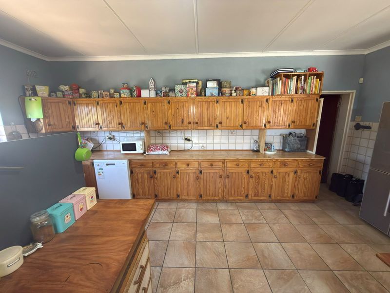 A Touws River Gem – Family Home, Flatlet, Pool, Built-in Braai & Extra Plot! - Photo 8