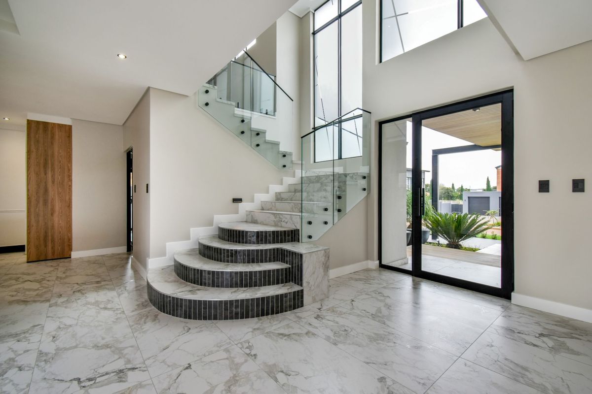 Expansive Double Story Luxury Living in Midstream Heights! - Photo 3