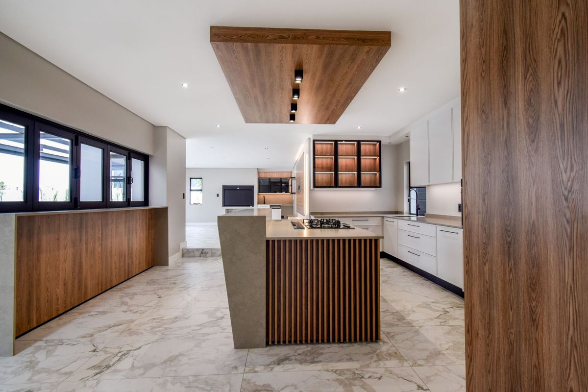 Expansive Double Story Luxury Living in Midstream Heights! - Photo 4