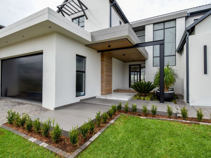 Expansive Double Story Luxury Living in Midstream Heights! - Photo 2