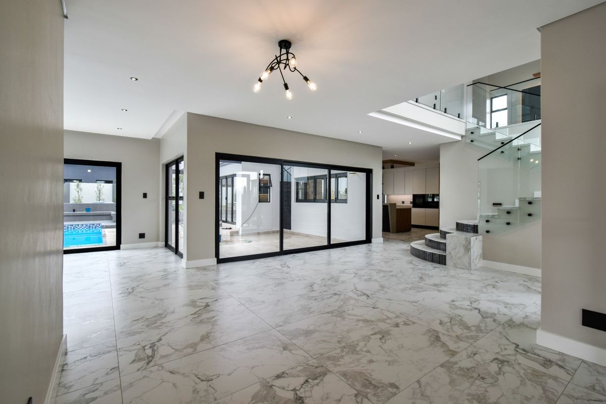 Expansive Double Story Luxury Living in Midstream Heights! - Photo 5