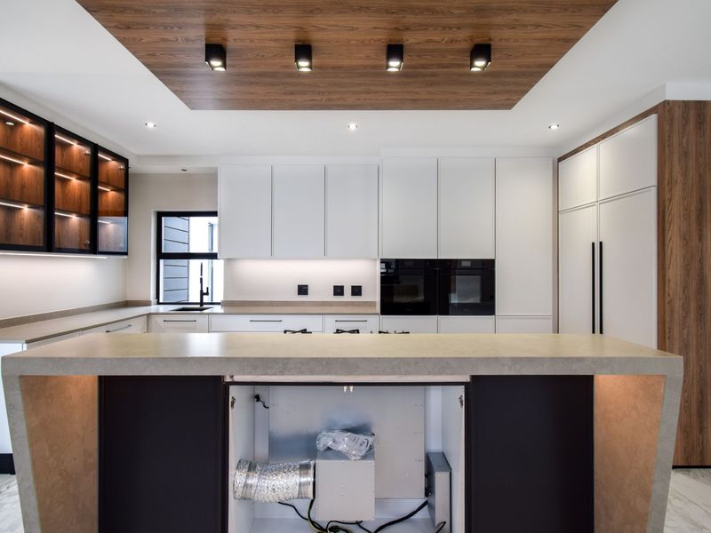 Expansive Double Story Luxury Living in Midstream Heights! - Photo 7