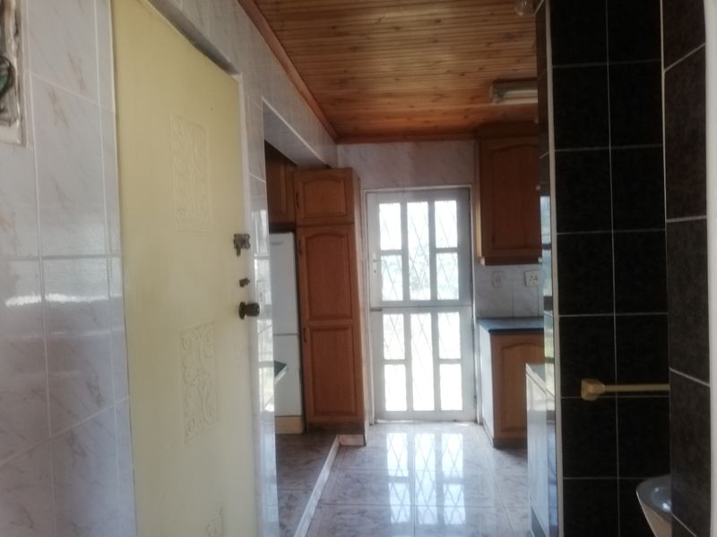 Lovely 3 Bed Home, Croftdene, Chatsworth - Photo 8