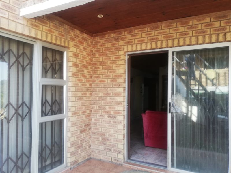 Lovely 3 Bed Home, Croftdene, Chatsworth - Photo 10