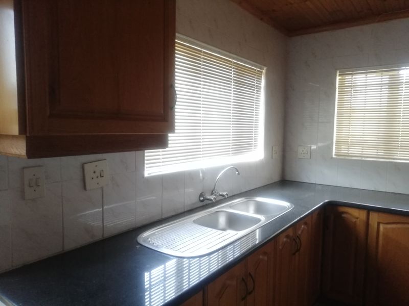 Lovely 3 Bed Home, Croftdene, Chatsworth - Photo 6