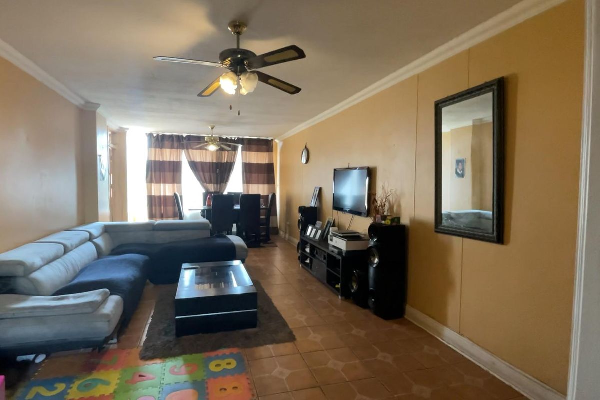 THIS SPACIOUS TWO BEDROOM APARTMENT AVAILABLE ON THE NEAT SIDE OF SUNNYSIDE! - Photo 4