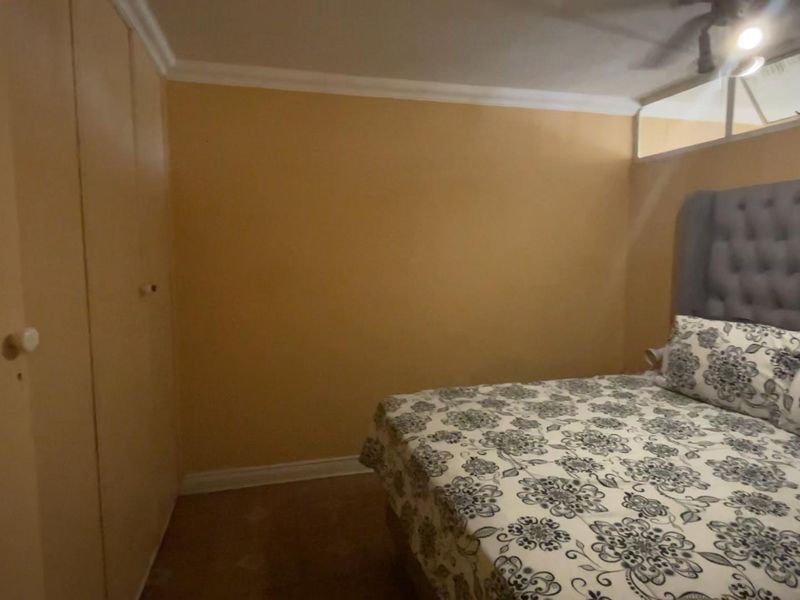 THIS SPACIOUS TWO BEDROOM APARTMENT AVAILABLE ON THE NEAT SIDE OF SUNNYSIDE! - Photo 7