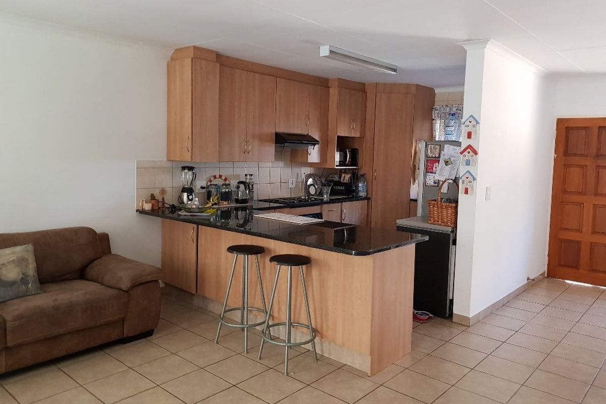 Charming Townhouse Living with Comfort and Convenience - Photo 2