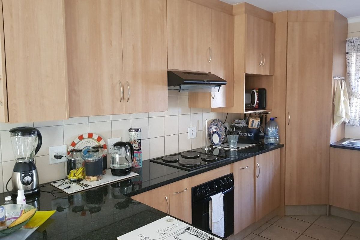 Charming Townhouse Living with Comfort and Convenience - Photo 5