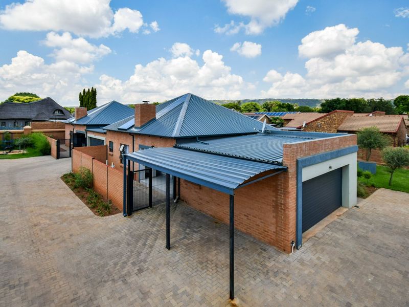 Stylish 3-Bedroom Townhouse with Modern Finishes and Easy Living - Photo 2