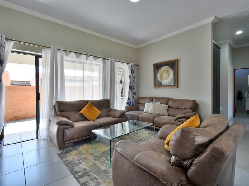 Stylish 3-Bedroom Townhouse with Modern Finishes and Easy Living - Photo 3