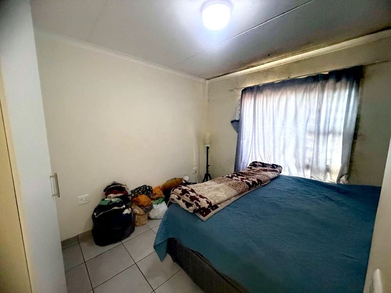 Stylish Low-Maintenance Simplex in Secure Estate Living - Photo 10