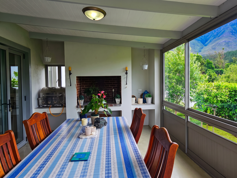 A Mountain View Retreat – 2-Bedroom Home with Separate Cottage - Photo 5