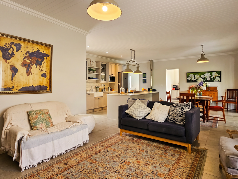 A Mountain View Retreat – 2-Bedroom Home with Separate Cottage - Photo 10