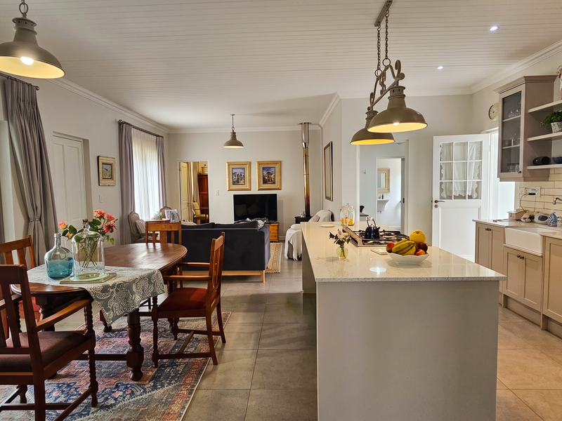 A Mountain View Retreat – 2-Bedroom Home with Separate Cottage - Photo 8